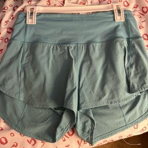 High rise 2.5 “ speed up size 6 lululemon short